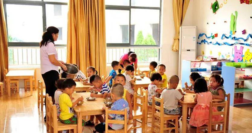 崩溃|4岁女儿幼儿园放学后，抓着裤子说不能尿尿，脱下裤子后妈妈崩溃