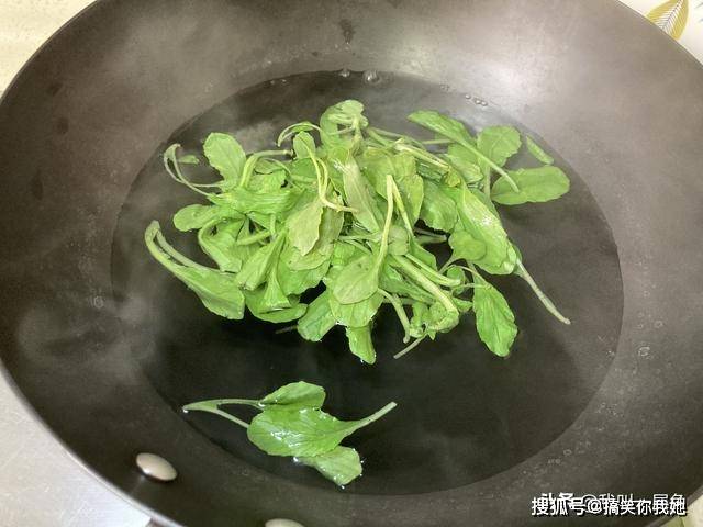 初中生|家有初中生，点名要吃这早餐，简单炒一炒就上桌，五分钟就光盘