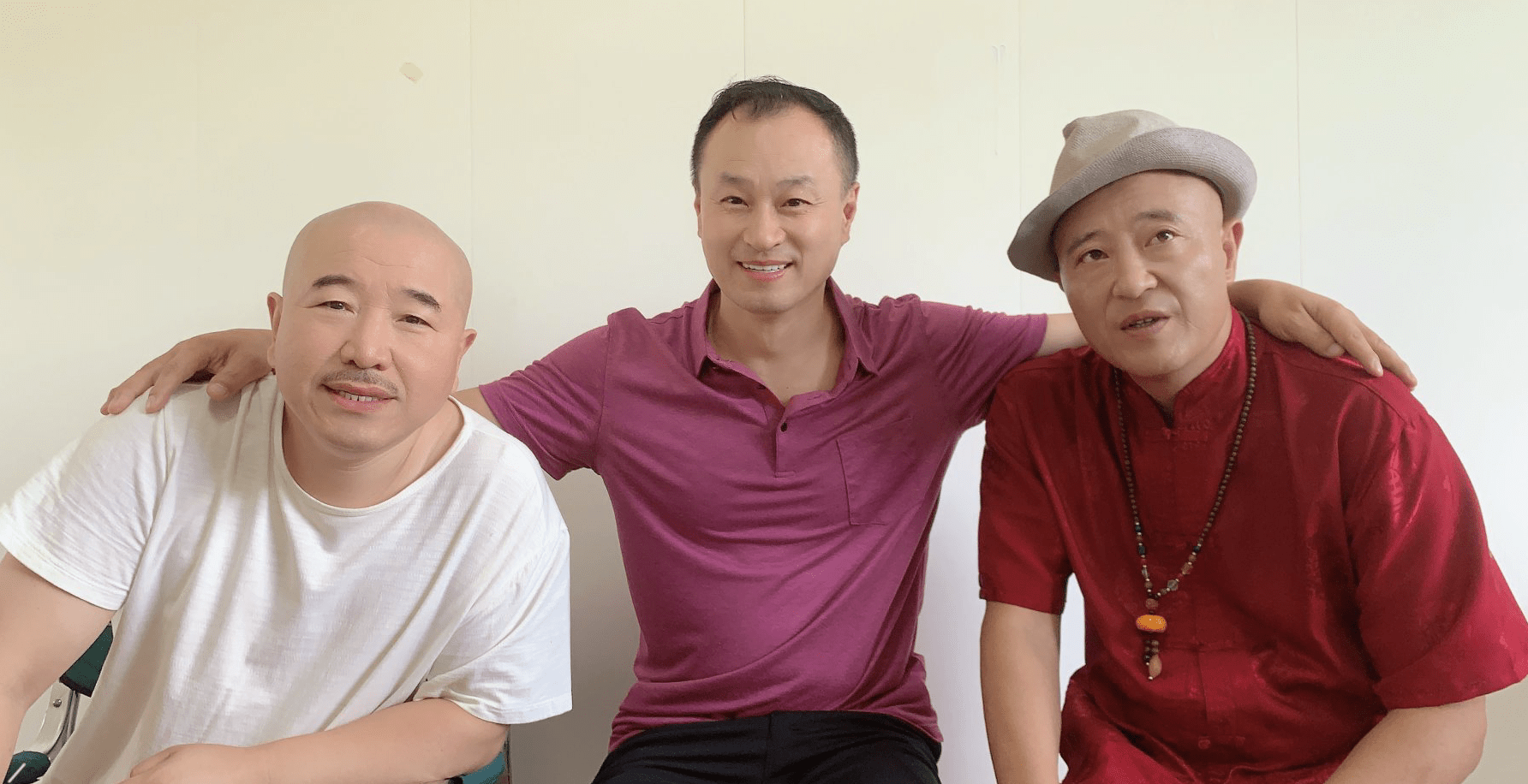 原创历时55天乡村爱情15杀青王老七晒与刘能赵四合照庆祝