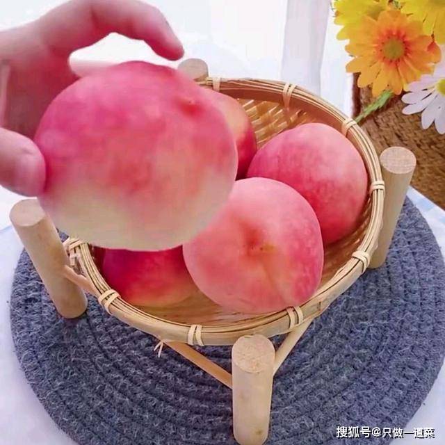 做网红食品蜜桃冰激凌只需一个桃子酸奶炼乳奶油太简单