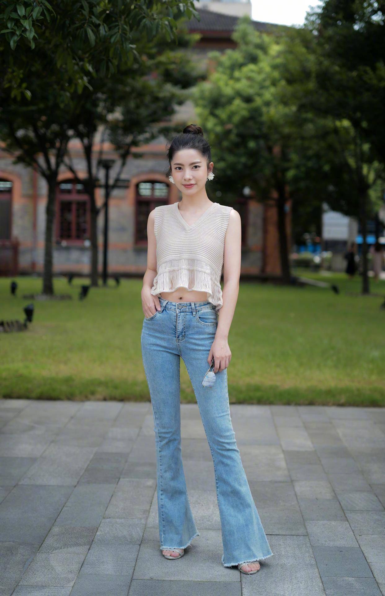 微胖女孩如何穿牛仔裤显瘦 9062eb6152834dd7b8b4d4f5f9fa6483.jpeg