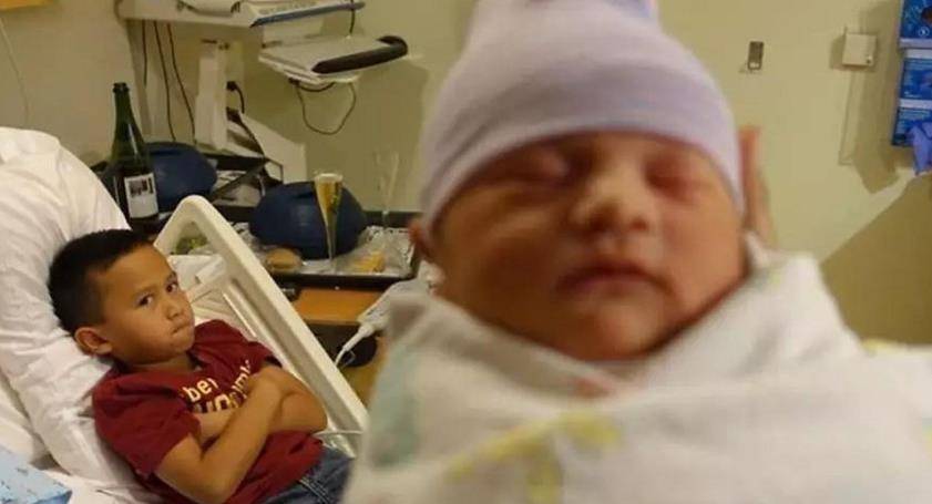 头胎|大宝和二宝相差几岁好?不想头胎和爸妈变“仇敌”,二胎就要慎重