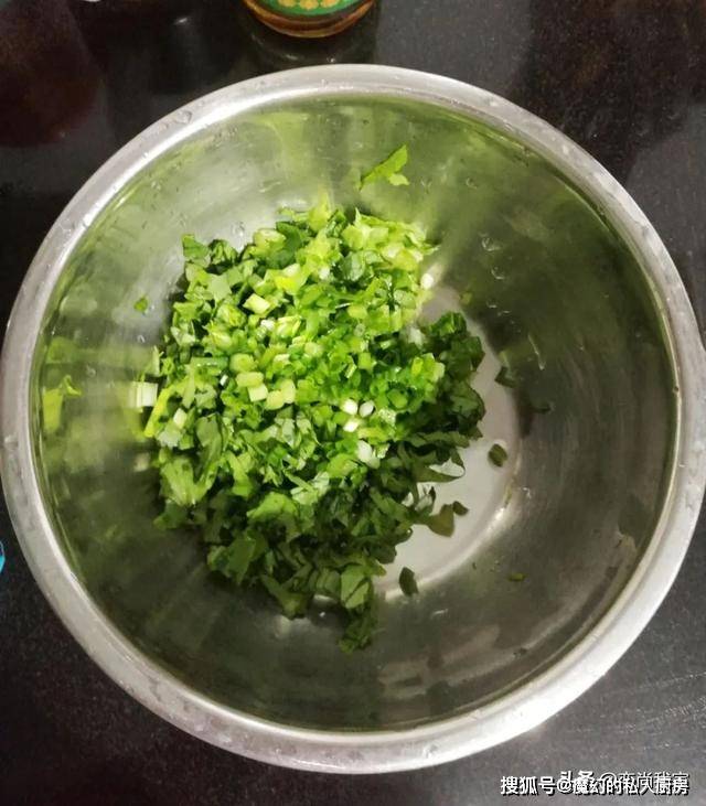 蔬菜|不用揉面和发面的蔬菜鸡蛋饼，早餐花10多分钟就做一大盘