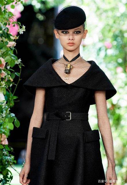 黑色|Dior 2021夏夏高定厉害了！不仅有顶级国模，还敢带房走秀？
