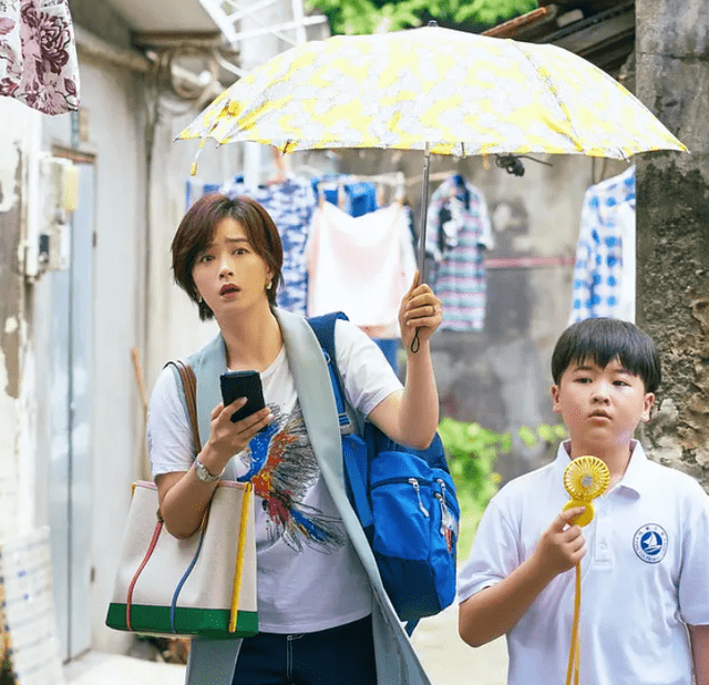 亲爱的|欢乐颂二美同框，蒋欣搂杨紫肩膀似大姐大