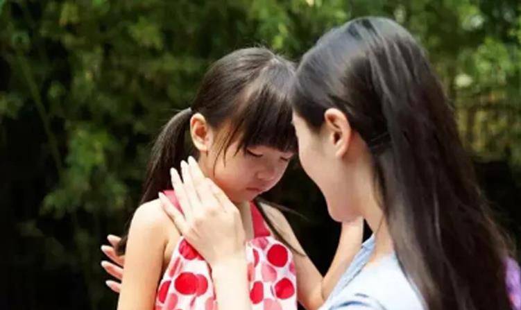 崩溃|4岁女儿幼儿园放学后，抓着裤子说不能尿尿，脱下裤子后妈妈崩溃