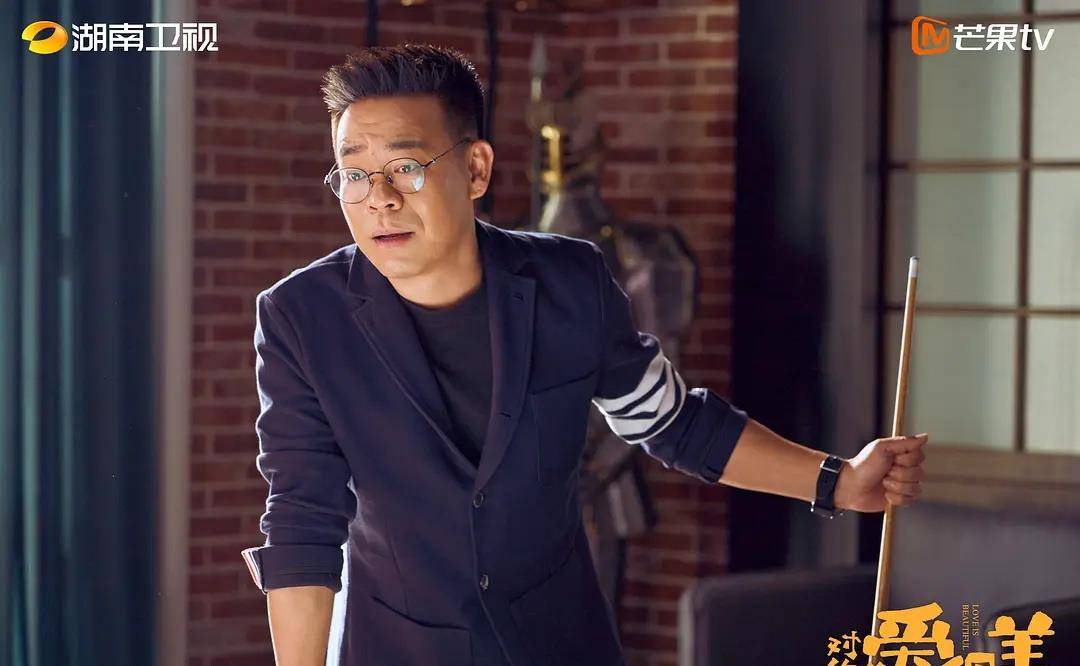 轻喜剧|同为影视圈顶流，冯小刚新剧被群嘲，张嘉译作品却成收视冠军