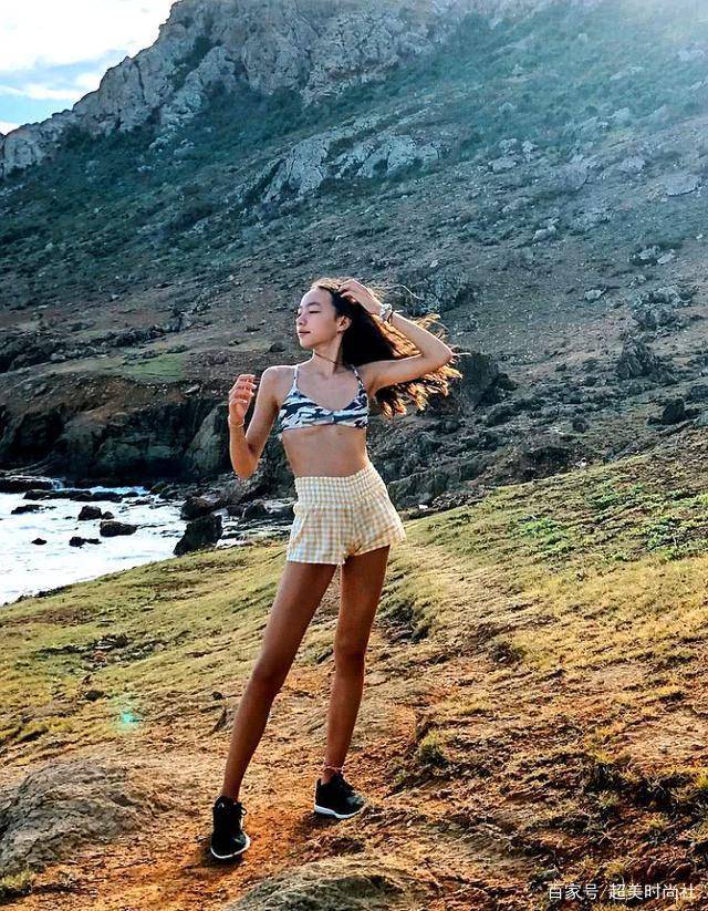 克洛伊|邓文迪大女儿发胖不自控，从小混迹名媛圈，和众明星合照站C位