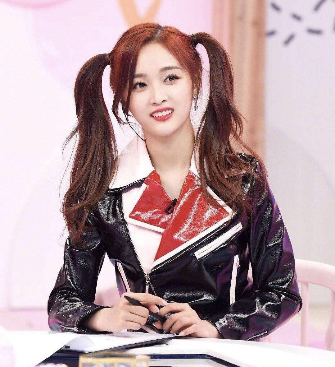 发型|女明星为扮嫩出奇招?热巴似中国版初音,郑爽双马尾却暴露脱发