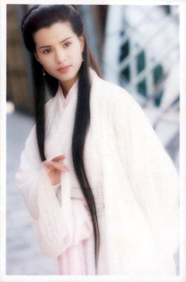 小龙女|旗袍才是真的美，杨幂刘亦菲穿上后气质立变，倪妮比较与众不同！