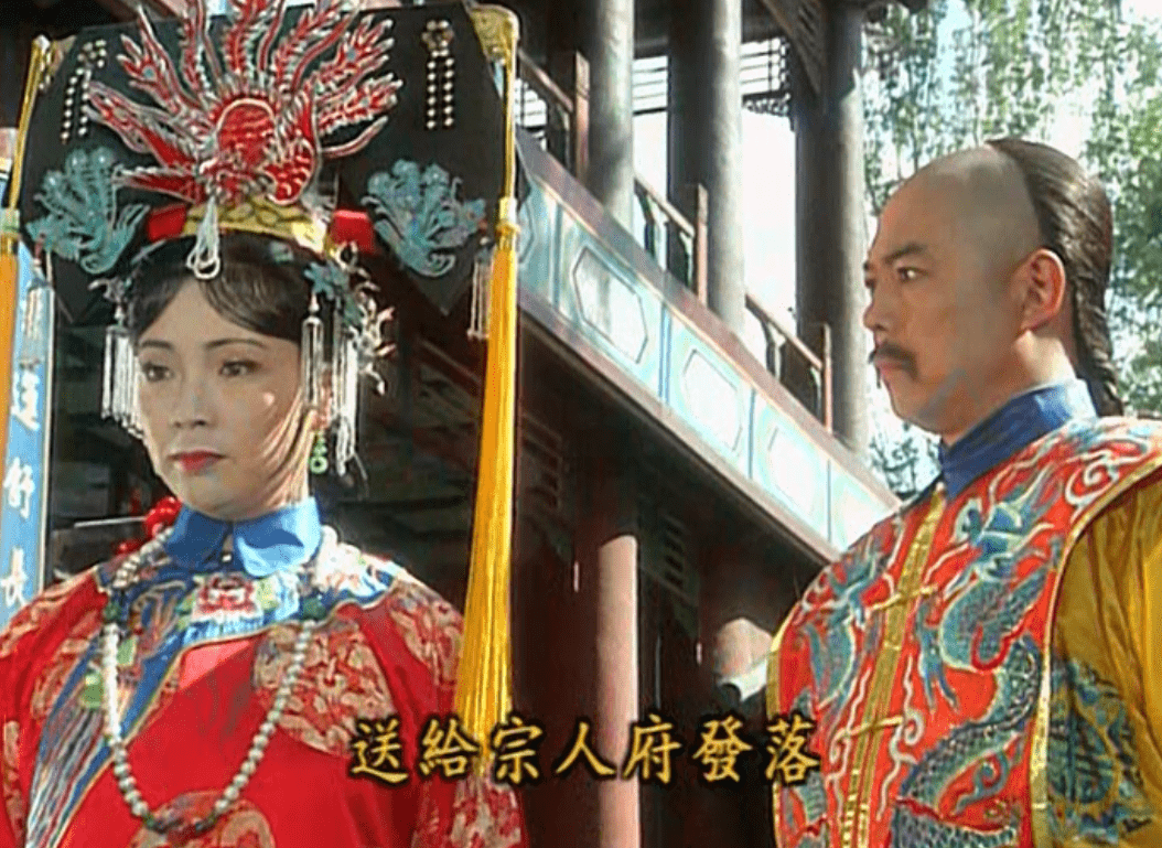 皇后一看皇上令妃,都在帮小燕子说话,有些话她这个g母必须要说,令妃是