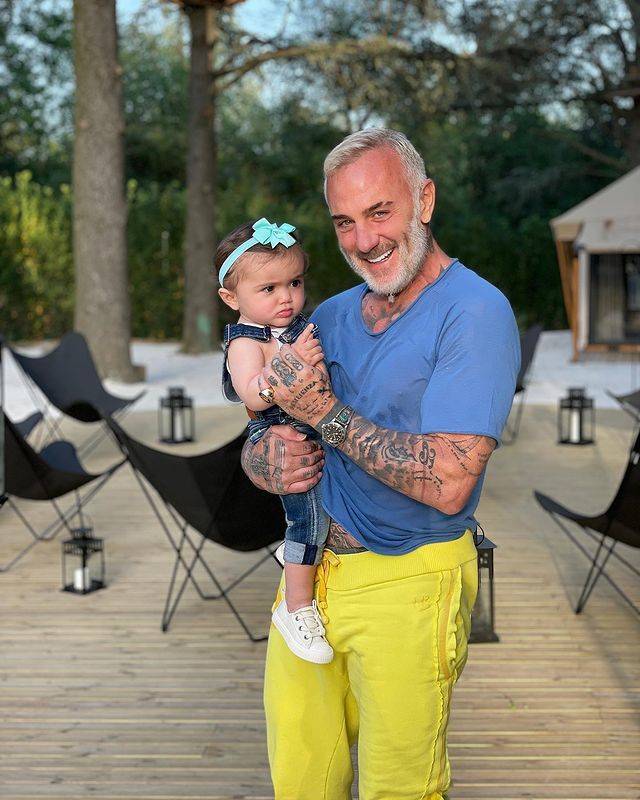 注意力全给1岁公主,花花公子更愿当慈父_吉安卢卡·瓦奇