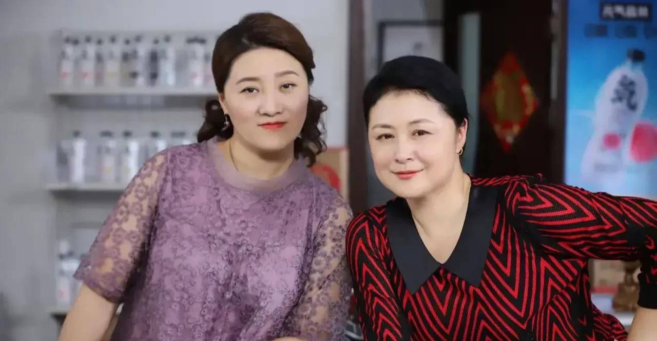 看点|《乡村爱情15》杀青,众演员齐晒照庆祝,《乡爱14》也要开播了!