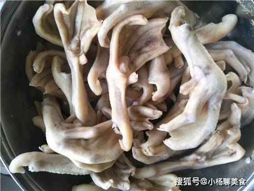 关火|想吃卤鸭掌不用买，在家卤一锅，做零食下酒都好吃，邻居都想吃