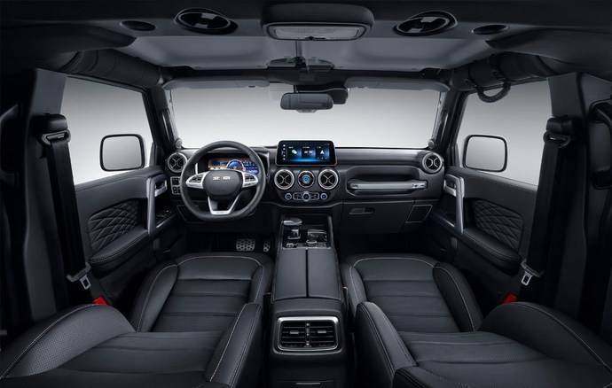 但不得不说的是bj40环塔冠军版内饰上悬浮式中控大屏加上全液晶仪表