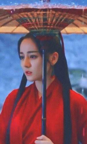 样子|女星古装撑伞造型绝了!赵丽颖风格百变、杨紫清冷,热巴让人心疼!