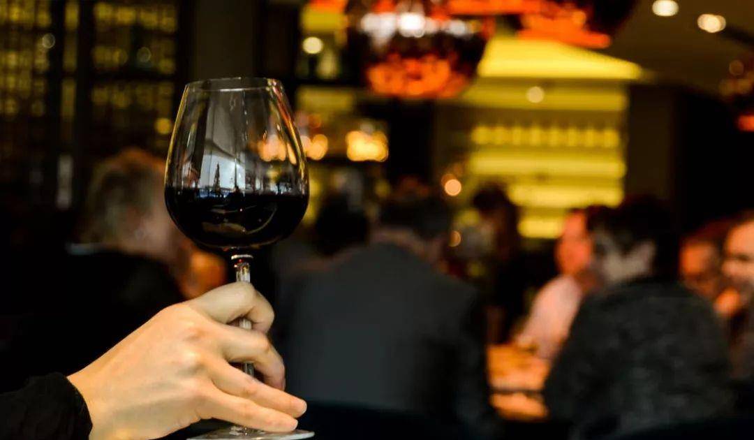 氧化|喝红酒:为啥只倒“三分之一”?我敢打赌,假装明白的人不在少数