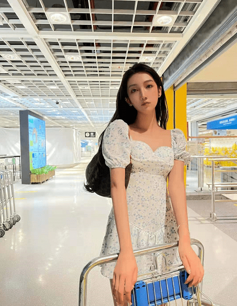 魅力|都美竹穿碎花裙又纯又欲，吴亦凡都抵挡不了啊！