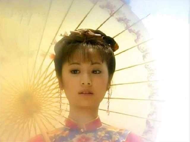 样子|女星古装撑伞造型绝了！赵丽颖风格百变、杨紫清冷，热巴让人心疼！