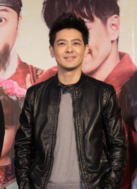 感觉|男人过了40岁，千万别把衬衫塞裤腰，瞧林志颖这样穿，太帅了？