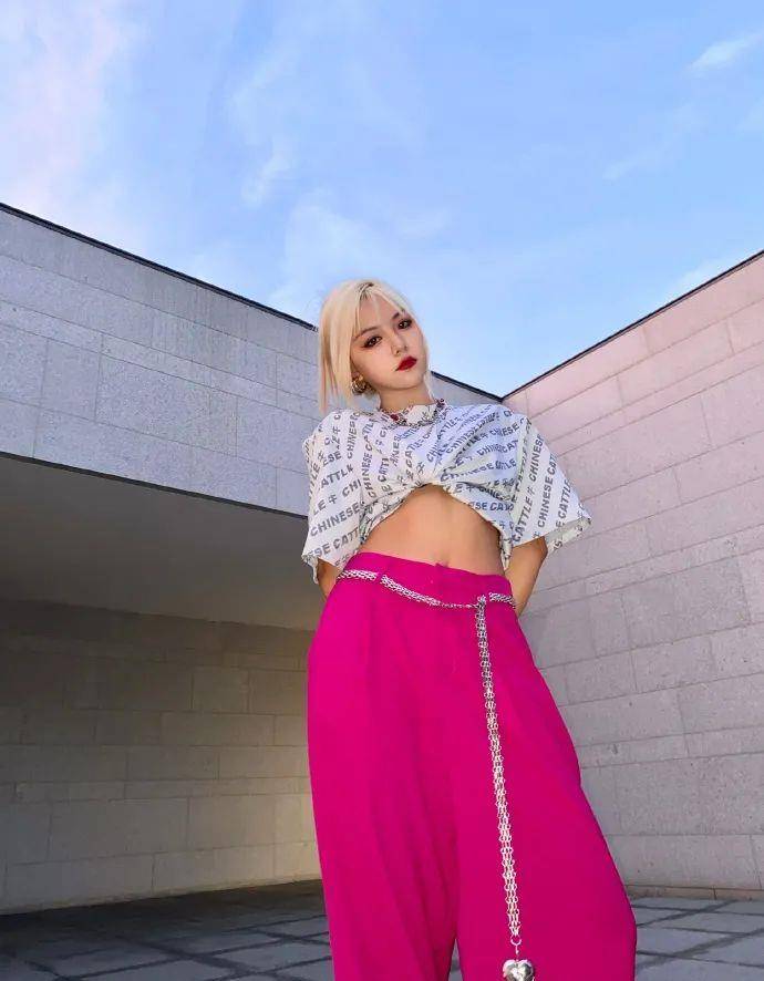 sama|软萌、御姐1秒切换！刀小刀的变装秀，你找到“正确”打开方式了吗？