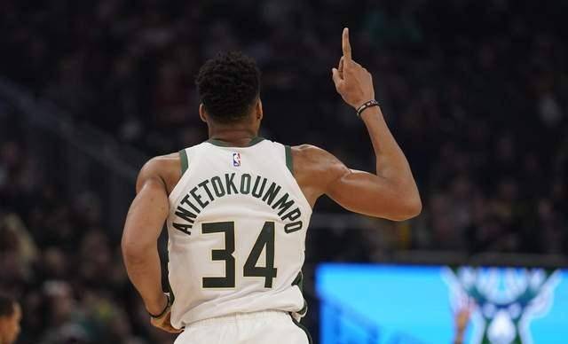 太阳举行亚军庆祝游行,吸引30万人参与_迈克尔-乔丹