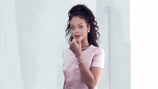 Rihanna|日婆蕾哈娜skr人才，把机车搬上秀场还不过瘾现成“内衣贩子”？
