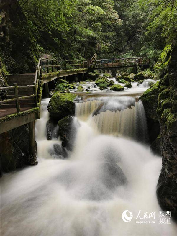 陕西柞水：村民吃上“旅游饭”小康路上幸福多