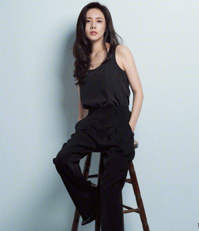 身份|秋瓷炫除了“美强惨”标签外，还有“时尚博主”标签，衣品超哇塞