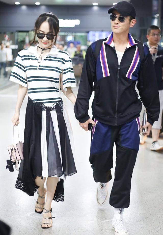 颜色|霍思燕夫妇镜头前秀恩爱,走到哪都要手牵手,还起穿同款条纹装