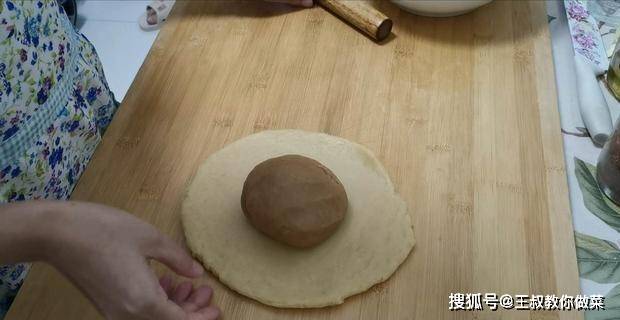 面团|90后宝妈太有才了，2个鸡蛋，一碗面粉，秘制香酥小零食，看馋了