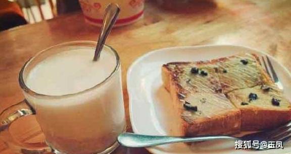 时间|给你10000块，让你半年只能吃一种早餐，我猜你选图一