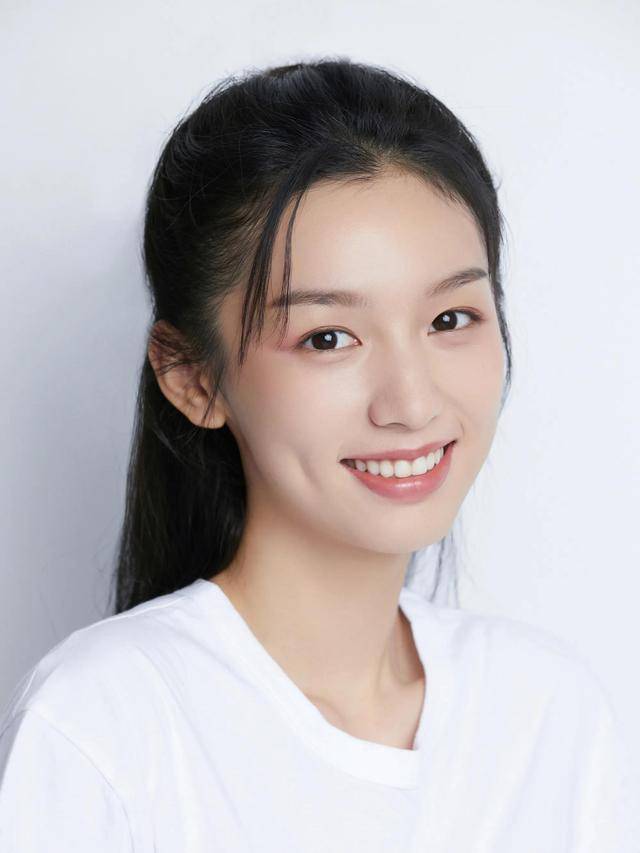 白雪公主|虽然小众品牌，但上嘴一看就很贵，真正的“富家女”口红色号推荐