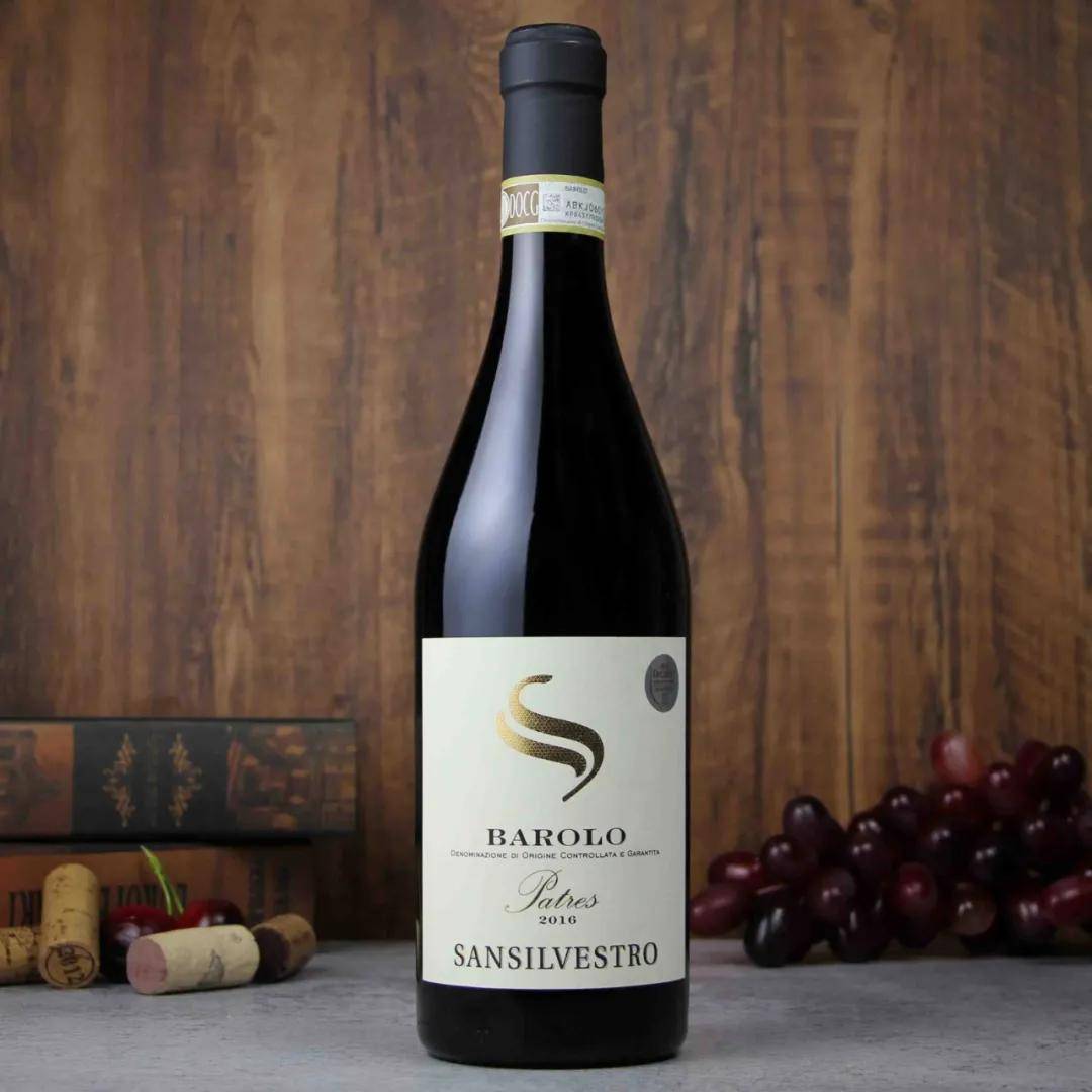 圣·利巴罗洛红葡萄酒2宝石红色泽.