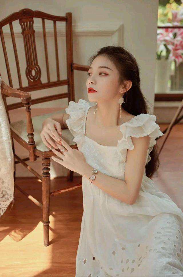 仙女|夏天的衣橱吊带连衣裙，温柔甜美，穿上就是灵动的小仙女了～