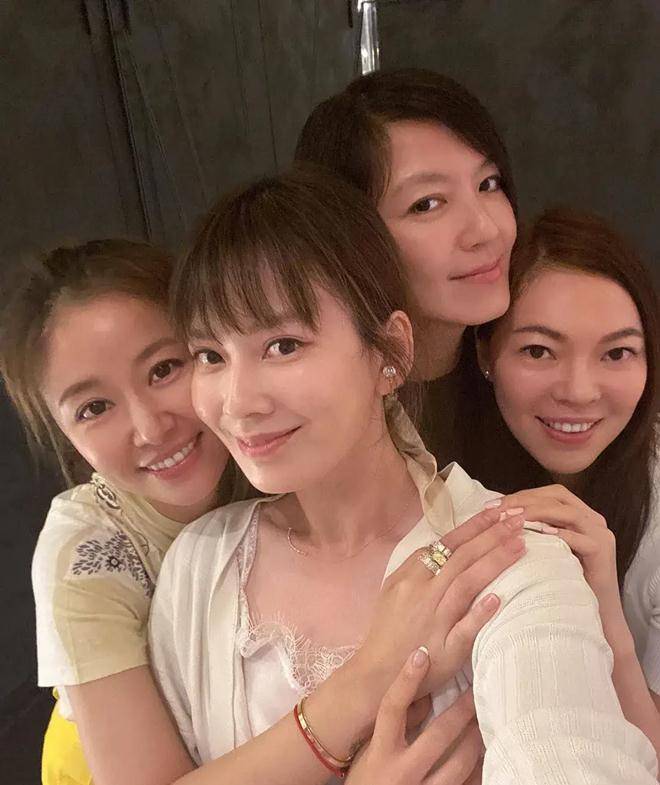 林心如|林心如上班真奢侈，穿上千针织衫拎4万包，难怪被吐槽“铁公鸡”
