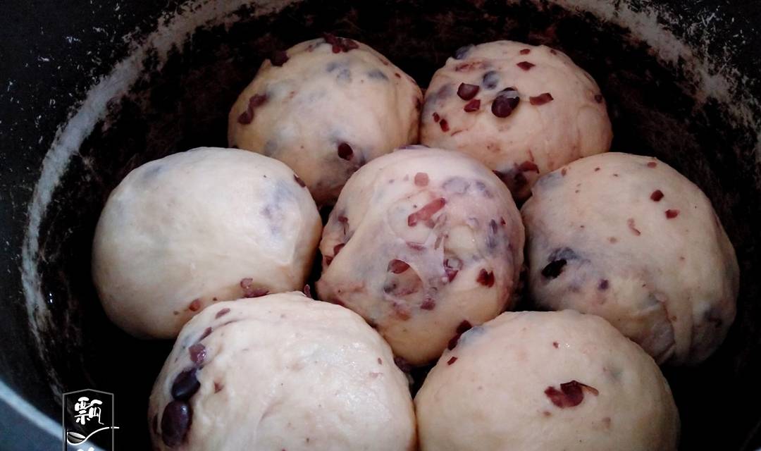 开火|面粉加红豆，早起电饭锅一蒸，比面包还好吃，做早餐特别棒