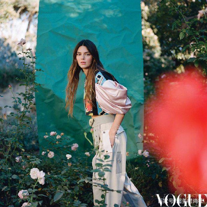 水绿色|中国vogue开年刊封面翻车，模特状态差，时尚女魔头首秀滑铁卢？