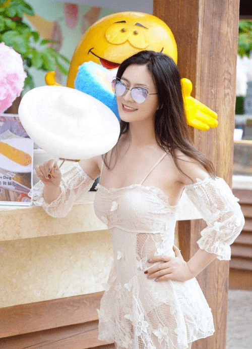 耳环|田海蓉气质绝了！五官立体，身材凹凸有致，穿黑色连衣裙高贵优雅