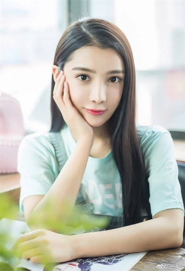 杨旭文曾卷入赵本山女徒弟坠楼案,河南灾情未捐款引发争议_任娇