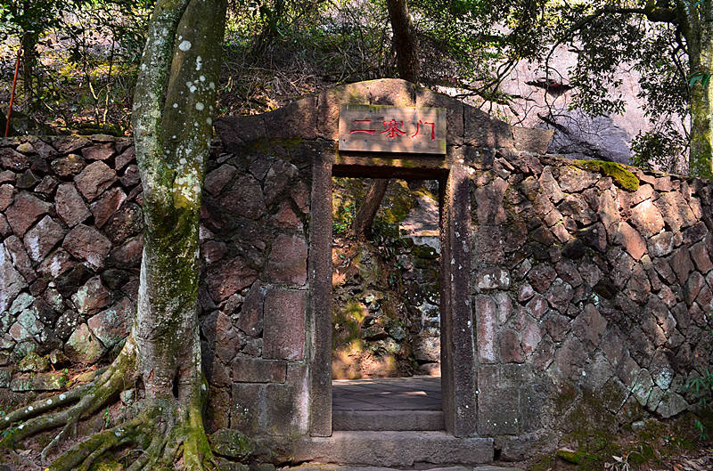 土匪山寨大门图片