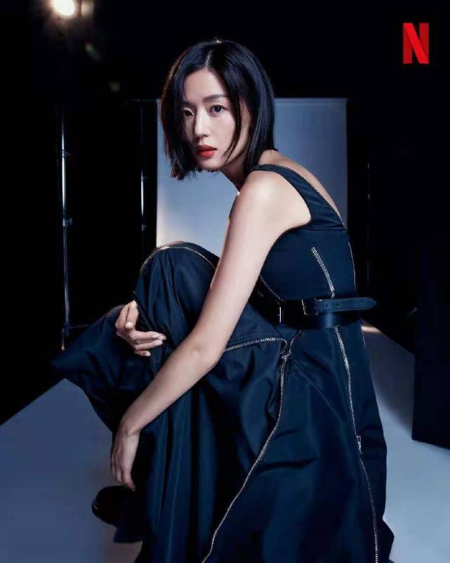 女神|39岁全智贤换发型后大变样！及肩短发配红唇成冷艳女神，身材好辣
