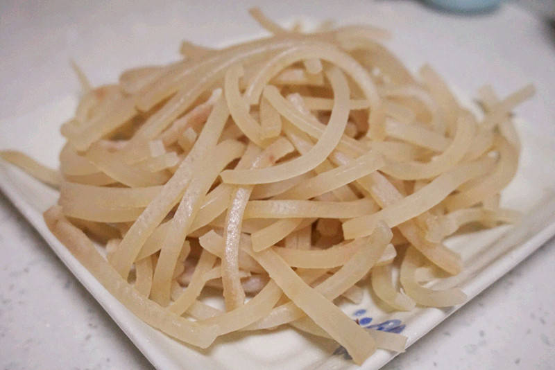 被人遗忘的它,其实是猪身上的宝贝,富含胶原蛋白,不懂吃可惜_猪皮