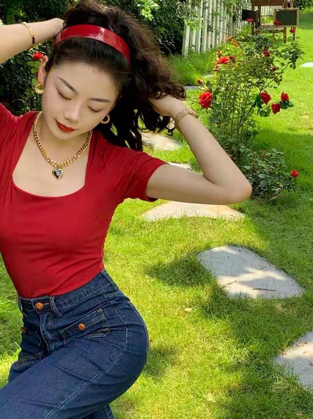 上半身|肉肉的微胖女生怎么穿才时髦又显瘦？巧用这3点，立马告别穿衣难