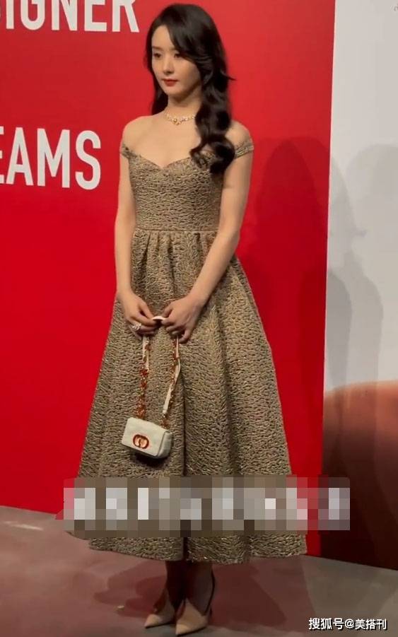 黑色|赵丽颖真厉害！和景甜王丽坤等未婚女星同框，丝毫不输年轻气质佳