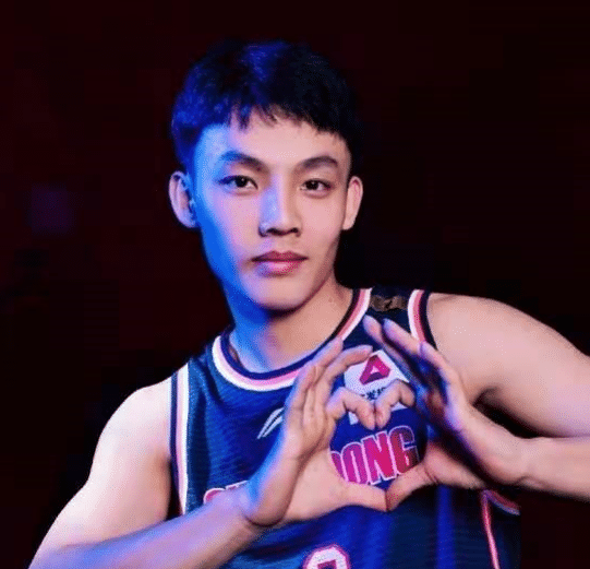 粤媒连线徐杰,徐杰做法让人尊重_广东宏远队