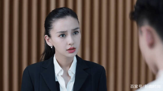 新造型|Baby真厉害啊，“俏皮西装裙”都可以驾驭，酷帅又甜美