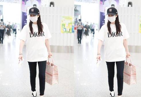 面料|董璇真是挺会扮嫩的，白衬衫＋半身裙太减龄，衣服选对太加分