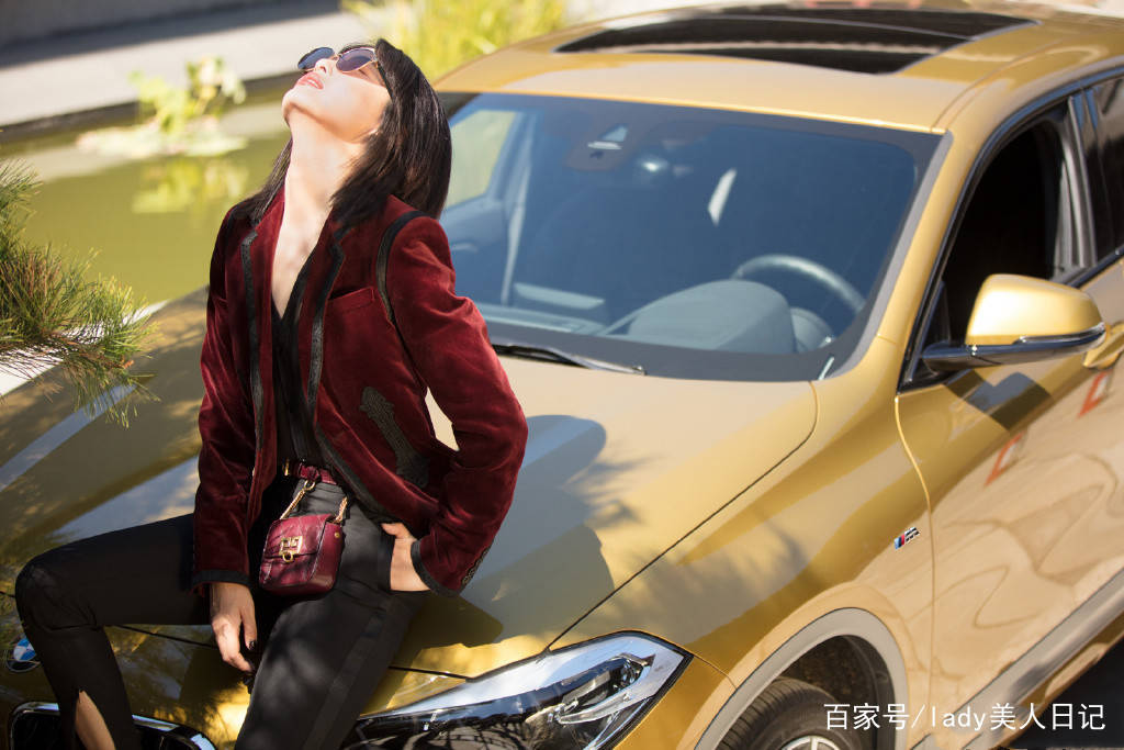 内衣|辛芷蕾最近穿衣有点疯狂！小西装搭配透明内衣好看炸了，不得不爱