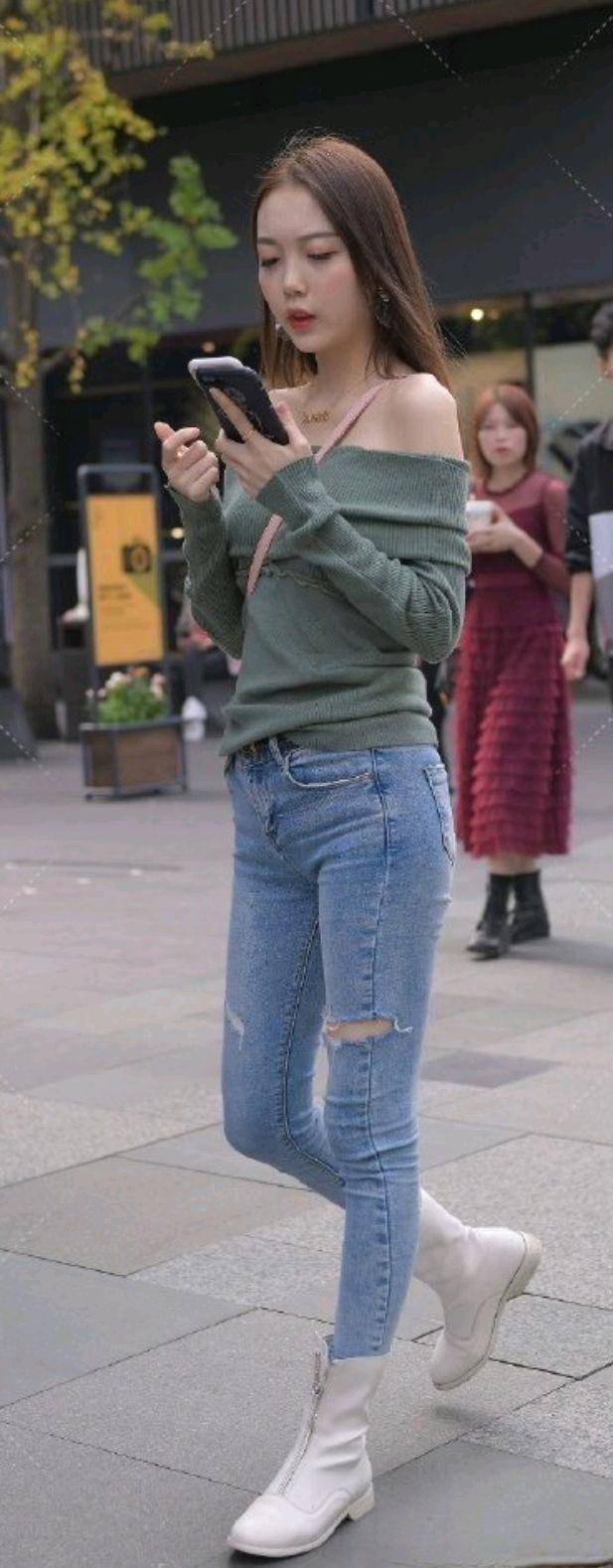 个性|又美又撩的打底裤穿搭，个性混搭让人一见倾心，身材真好